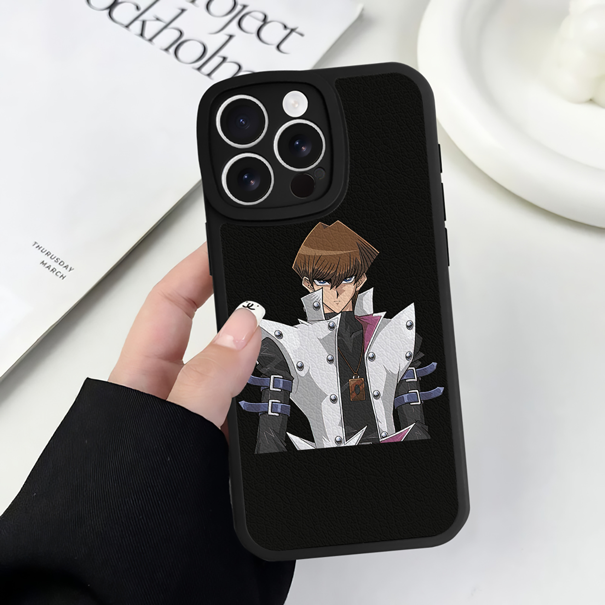 遊☆戯☆王 Yu-Gi-Oh! 【iPhone 16シリーズ対応】シリコンスマホケース（レザー調） 材質：シリコン